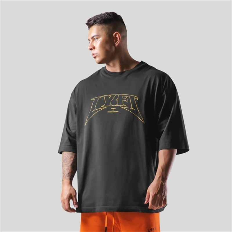 LYFT 特大トレーニングメンズ Tシャツデザインレタープリ - Street Fashion Shanghai のレビューと価格
